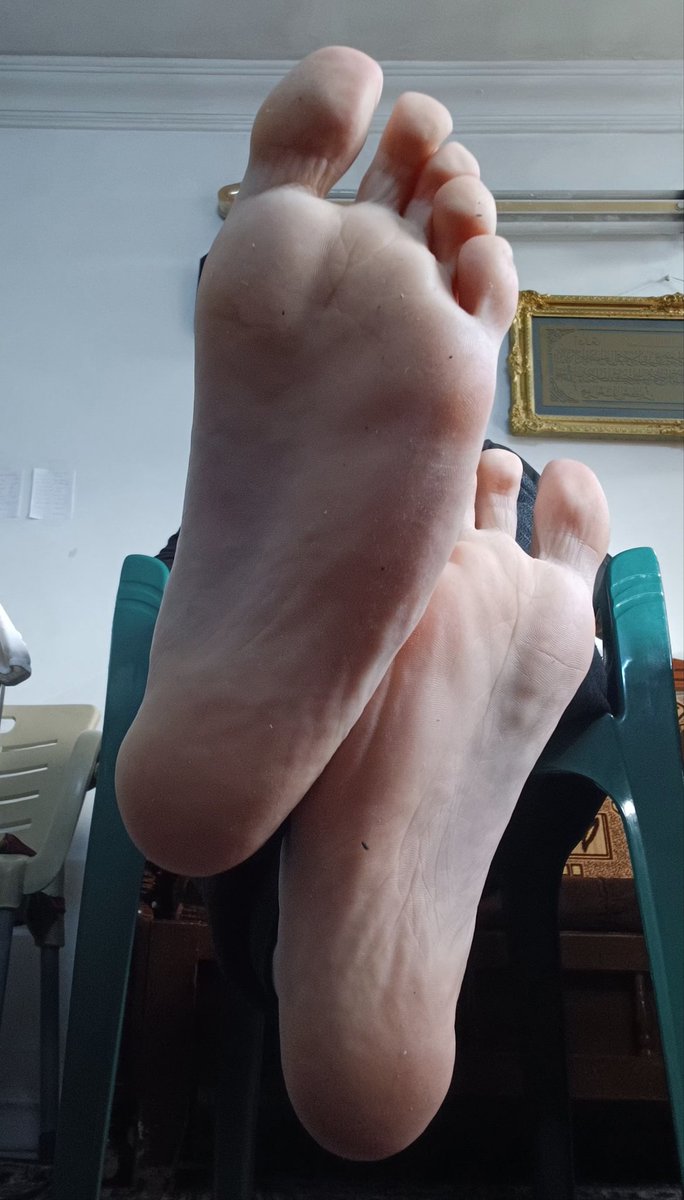 user60654577's tweet photo. I control your mind with my huge soles😂👣
#soels #malefeet #feetlover #footfetish https://t.co/q5rqW2ONKL