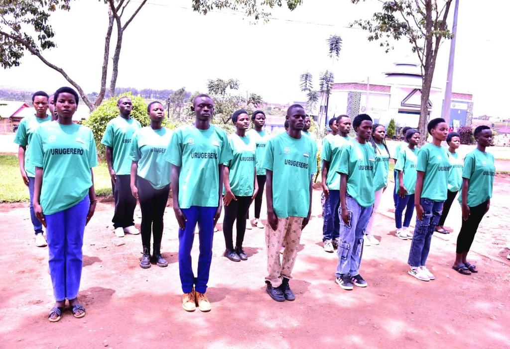 GisagaraNyc's tweet image. None muri @GisagaraDistr #Intore 762 zarangije #Urugerero rw'#Imbanzabigwi13 kurwego rw'Akarere igikorwa cyitabiriwe n'umuyobozi w'Akarere @JRutaburingoga yasabye #Urubyiruko gukoresha ubumenyi bakuye ku urugerero Kdi bakarangwa n'#Indangagaciro. @Unity_MemoryRw @RwandaYouthArts