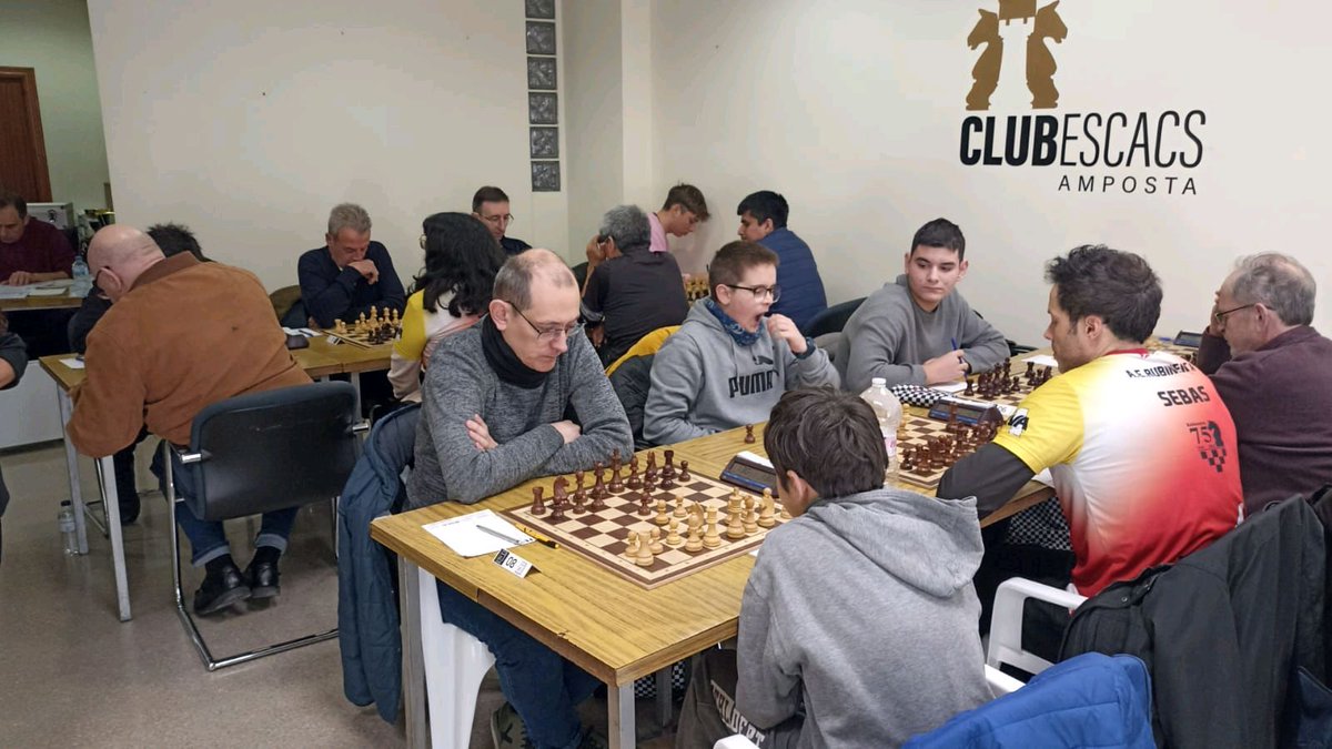 escacsamposta's tweet photo. Crònica de la 5a jornada de lliga. Tots els nostres jugadors lluitant i oferint la millor versió contra potents rivals de clubs catalans de totes les categories. 

https://t.co/fbTVI7xAhh

#escacs #chess #amposta #terresdelebre #jugaaescacs #playchess https://t.co/or7IUyRnzG
