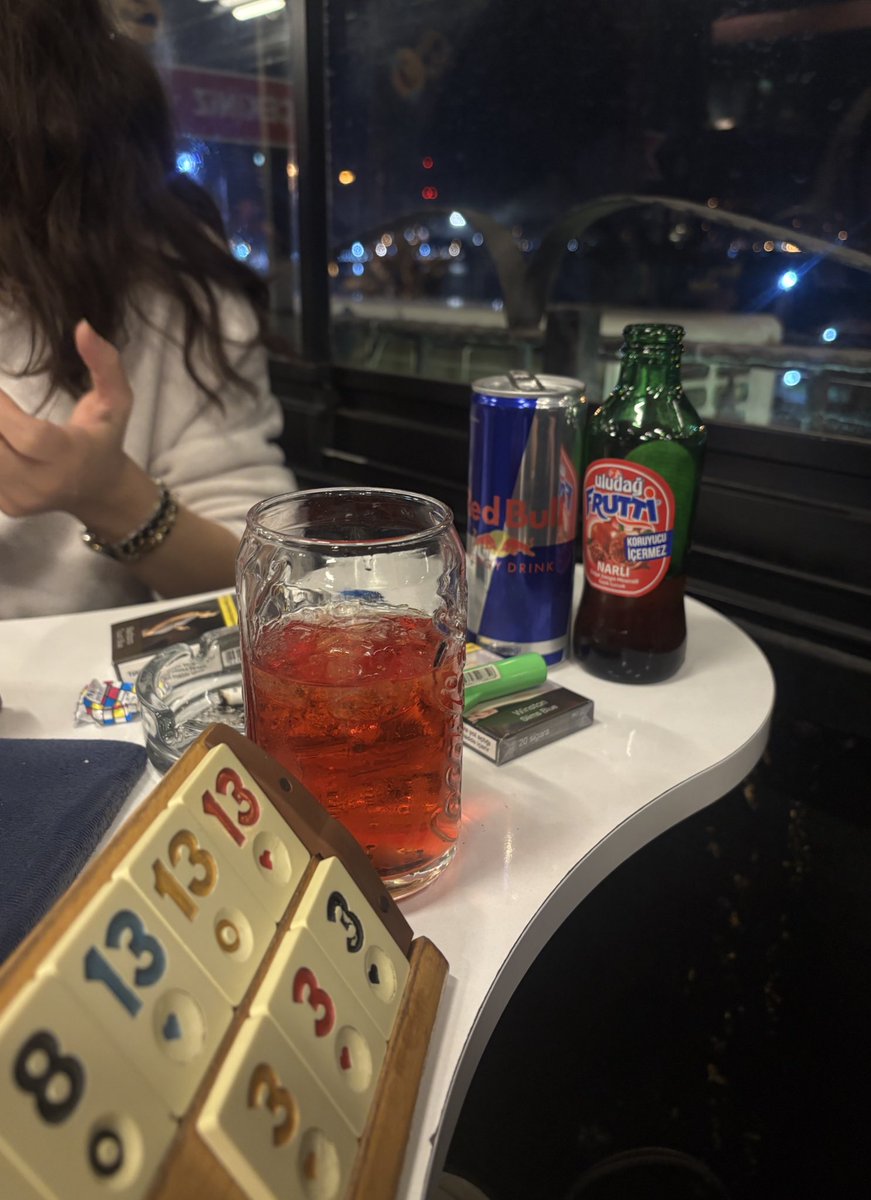 İşten arka kalan zamanda sosyalleşme anlayışı,bizim hayat bitmiş abi🪫