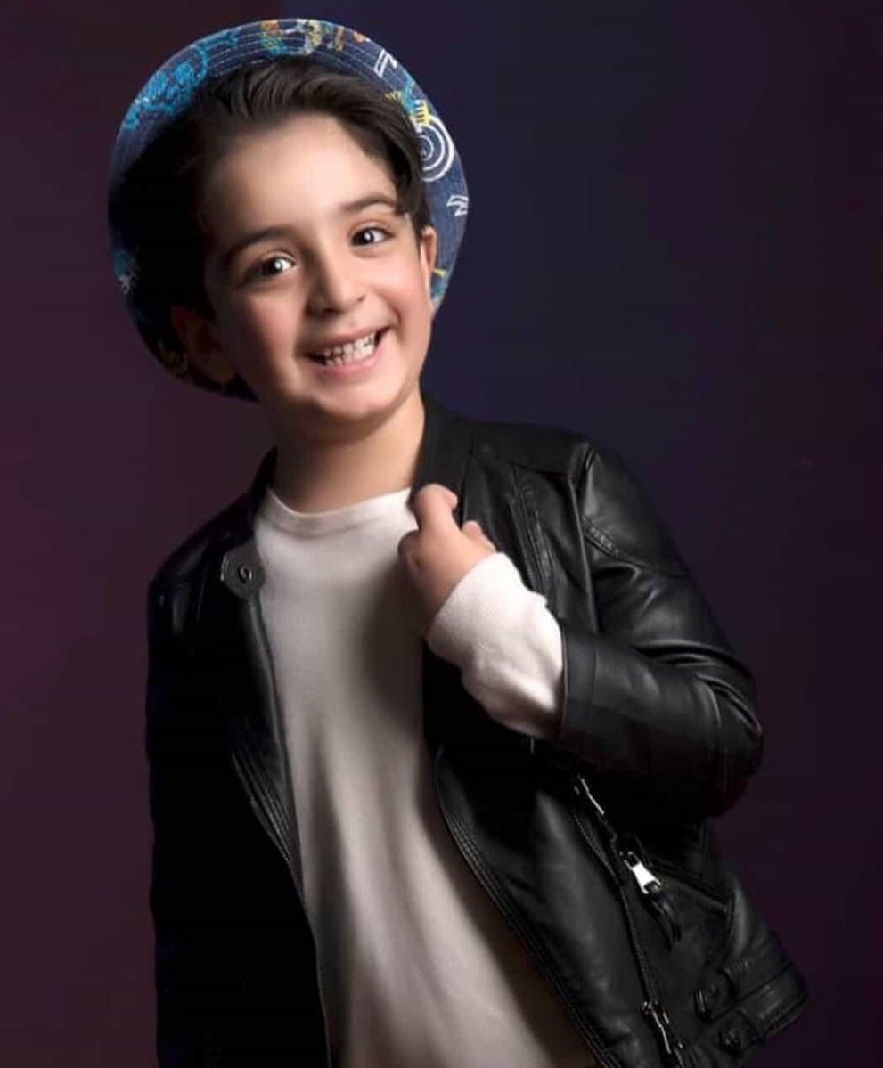 برای مظلومیت جاویدنام #رهام_برجسته فرزند زیبای نیشابور و ایران که پیکر کوچکش بدون مراسم خاکسپاری توسط تروریست‌های سپاه پاسداران علی خامنه‌ای کودک کش شبانه دفن شد.
برای او که این ۴۰ روز جز این یک توییت اثری ازش نبود. وای بر ما که دیر فهمیدیم پسر قشنگ. وای از مظلومیت خانواده تو.