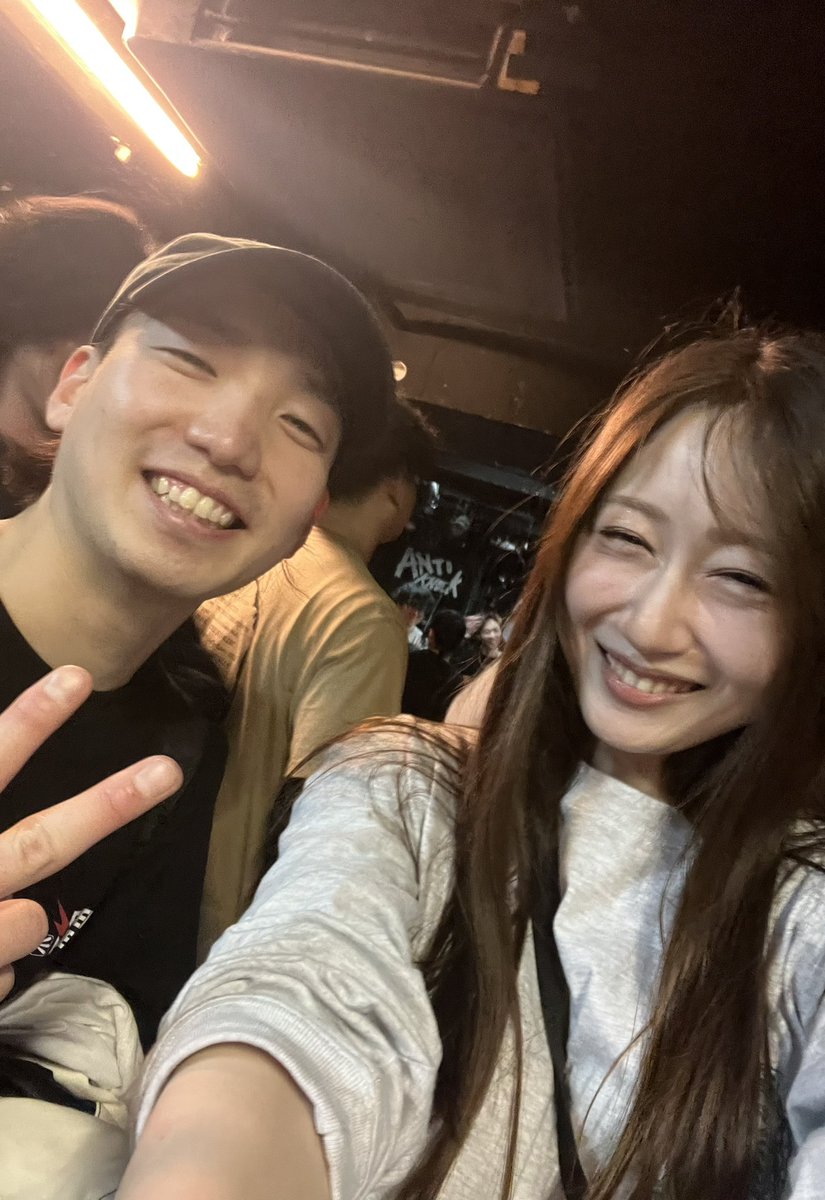 TRASTのスタッフのゆりちゃん！
バカほど可愛かってチェキお願いしてしまった🫨
可愛すぎて話すんアホほど緊張してしまった。。。
一枚は家宝で笑
Fast Foolish、1st crack、メリクレットの他にも北海道に行きたい理由が増えた！
次TRASTのライブ行ったらいただきますチェキと乾杯チェキも撮らな🍻