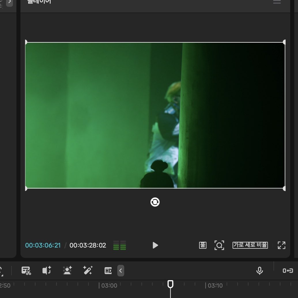 딱 가운데에 앉았는데도 기둥에 가려지는거 실화냐 
내 킥앤스네어 살려줘ㅠㅠㅠ