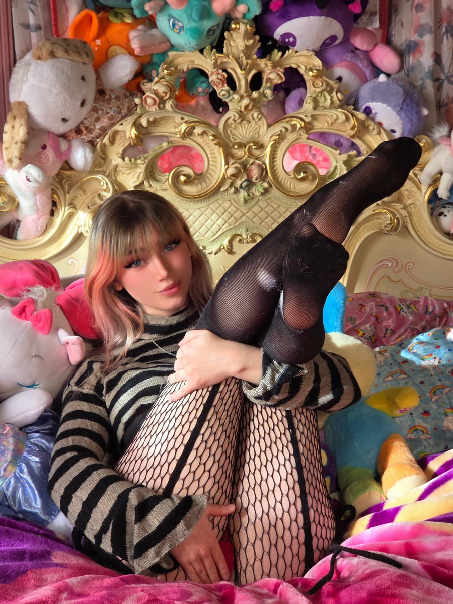 LunaPearlx's tweet image. is the color red good enough or should i change it? &amp;gt;_&amp;lt;