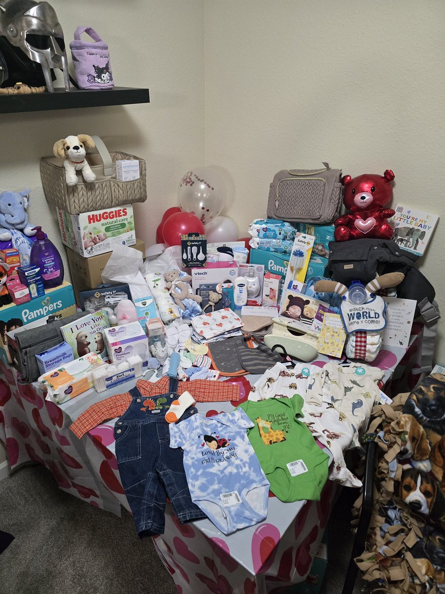 here’s some more pics from the baby shower.. baby bat is so loved and i am forever thankful for everyone who helped make this experience an amazing one 😭💜