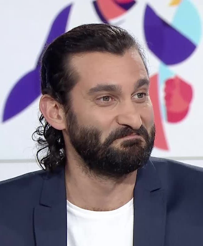 SwordOfSalomon's tweet image. 🚨🇨🇭 SIGNALEMENT : Le commentateur de la @RadioTeleSuisse qui, pendant près d'1min30, soit l’intégralité de la descente de l’équipe israélienne 🇮🇱 de bobsleigh aux Jeux olympiques, a abandonné tout commentaire sportif pour livrer une horrible diatribe anti-israélienne s’appelle…