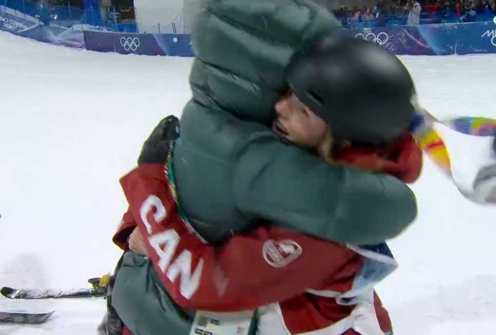 GOLD FOR CANADA 🇨🇦 

MEGAN OLDHAM HAS DONE IT 

Canada's Megan Oldham wins gold in Women's Big Air. It’s her second medal of the Games and Canada’s second gold medal of the Games.