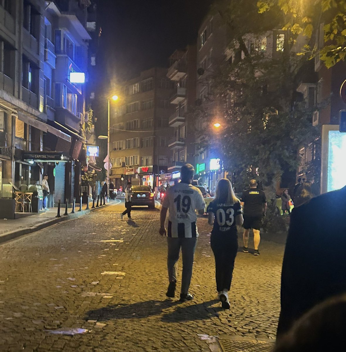 Sa19o3's tweet photo. bir sürü hayal kuruyorum biri tutsa işimi görür https://t.co/oeFJOrGDJn