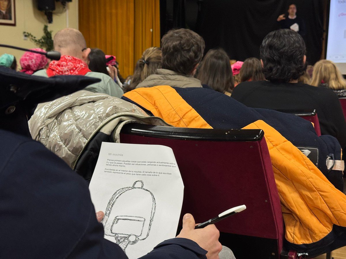 colegio_claret's tweet photo. 💛🧡 Cuidarnos para cuidar mejor
🔥 Nuestro profesorado participa en una sesión de autocuidado con EMOOTI en #laChispa.
🌱 Estrés, emociones y pautas para el bienestar diario.
Porque cuidarnos también es educar.
#AutocuidadoDocente #BienestarEmocional #ProfesQueCuidan https://t.co/d5U9g3sotc