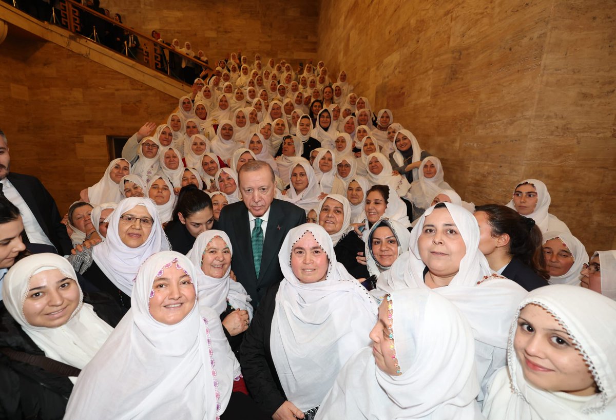 Mihalgazi Belediye Başkanı <a href="/zynpgns26/">Zeynep GÜNEŞ AKGÜN</a> ; Ne yazık hala yakışıksız yorumlarda bulunanlar,inancım ve Kıyafetimle yakıştırmalar yapanlar var.Bilinmelidir ki Anadolu kadını olduğu haliyle her makama layıktırDeğişmek  değerlerinden vazgeçmek zorunda değildir
haberotesi.com.tr/zeynep-baskan-…