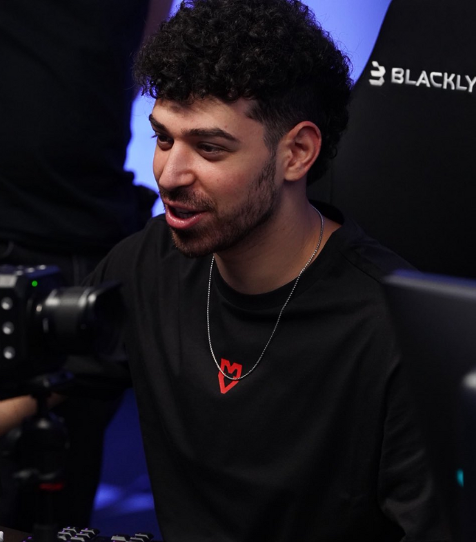 Ozzny_CS2's tweet photo. apEX on shouting at Spinx during matches ‼️

"Yea I mean, he used to be in our team and he wanted to leave us. That's the payback you know, I'm on his back now. 

Whenever I see him last and baiting a bit too much I just make sure he knows I see that. But it's just good banter, when I see him I always shake his hand. But it's good to trash talk old teammates sometimes"
