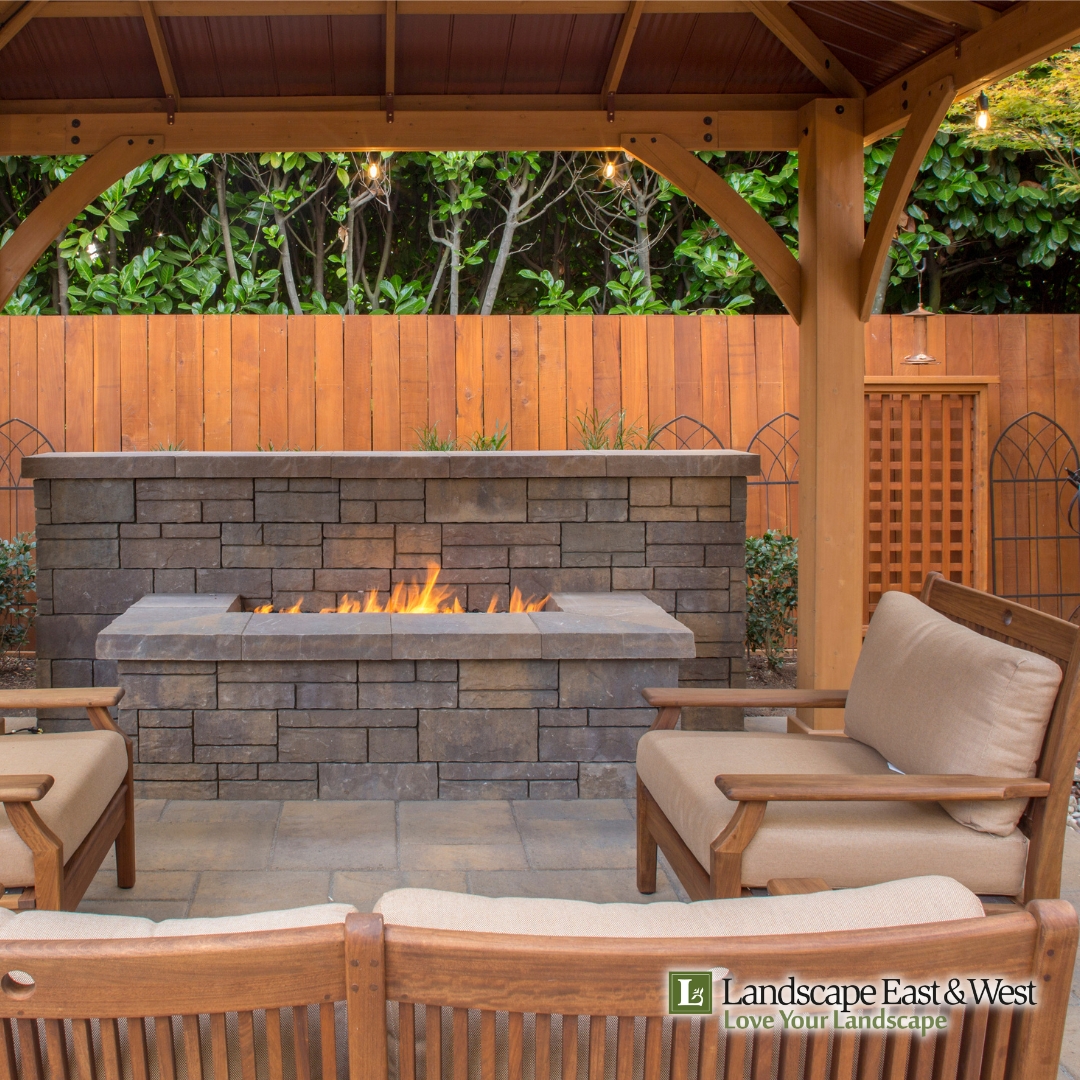 LandscapeEW's tweet image. Fire features turn cool evenings into gathering moments. Thoughtful design makes outdoor spaces comfortable, inviting, and usable well beyond summer.🔥 landscapeeast.com/services-2/des… #OutdoorLiving #FireFeatures #DesignBuild #PNWHomes