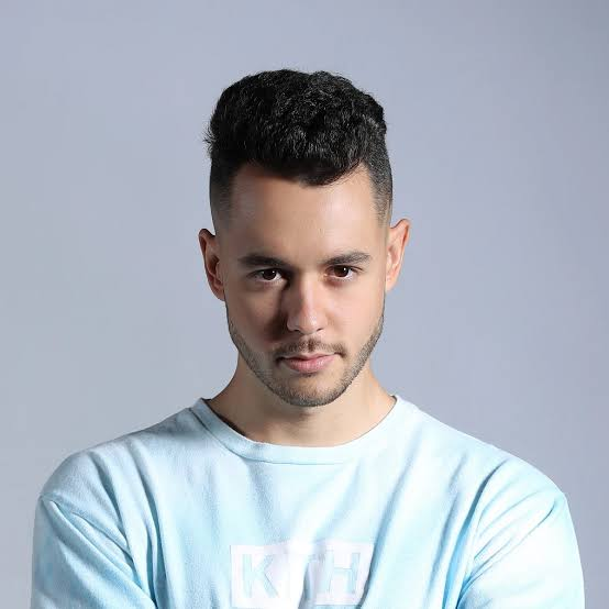 @Te_Gress Hostia! Aquí con Edson Matus la voz de Vegeta