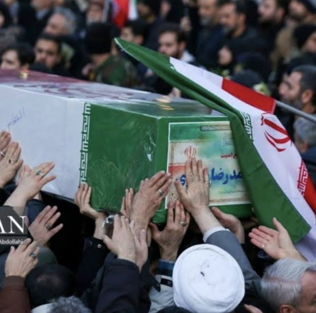 در کوچه های خونین دی ماه، نام ها خاموش نشدند
نام هر شهید، چراغی شد برای عبور از تاریکی
#۲۴۲۷_شهید_ترور