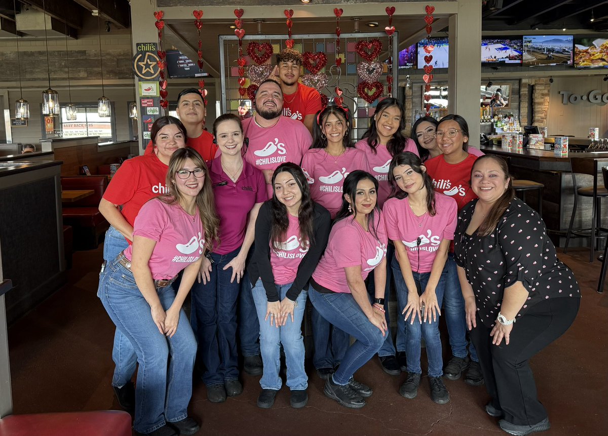 laura robles tweet media