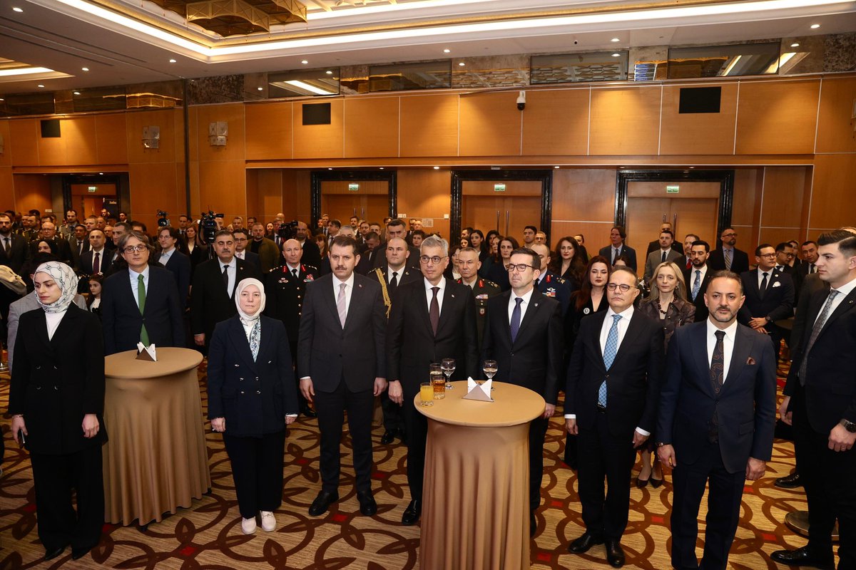 valisalihayhan's tweet image. Dost ve kardeş ülke #Kosova’nın bağımsızlığının 18. yıl dönümü vesilesiyle düzenlenen programa katıldık.

Özgürlük ve egemenlik mücadelesinin simgesi olan bu anlamlı günde Kosovalı kardeşlerimizi en kalbî duygularımla selamlıyor, iki ülke arasındaki güçlü bağların ve sarsılmaz