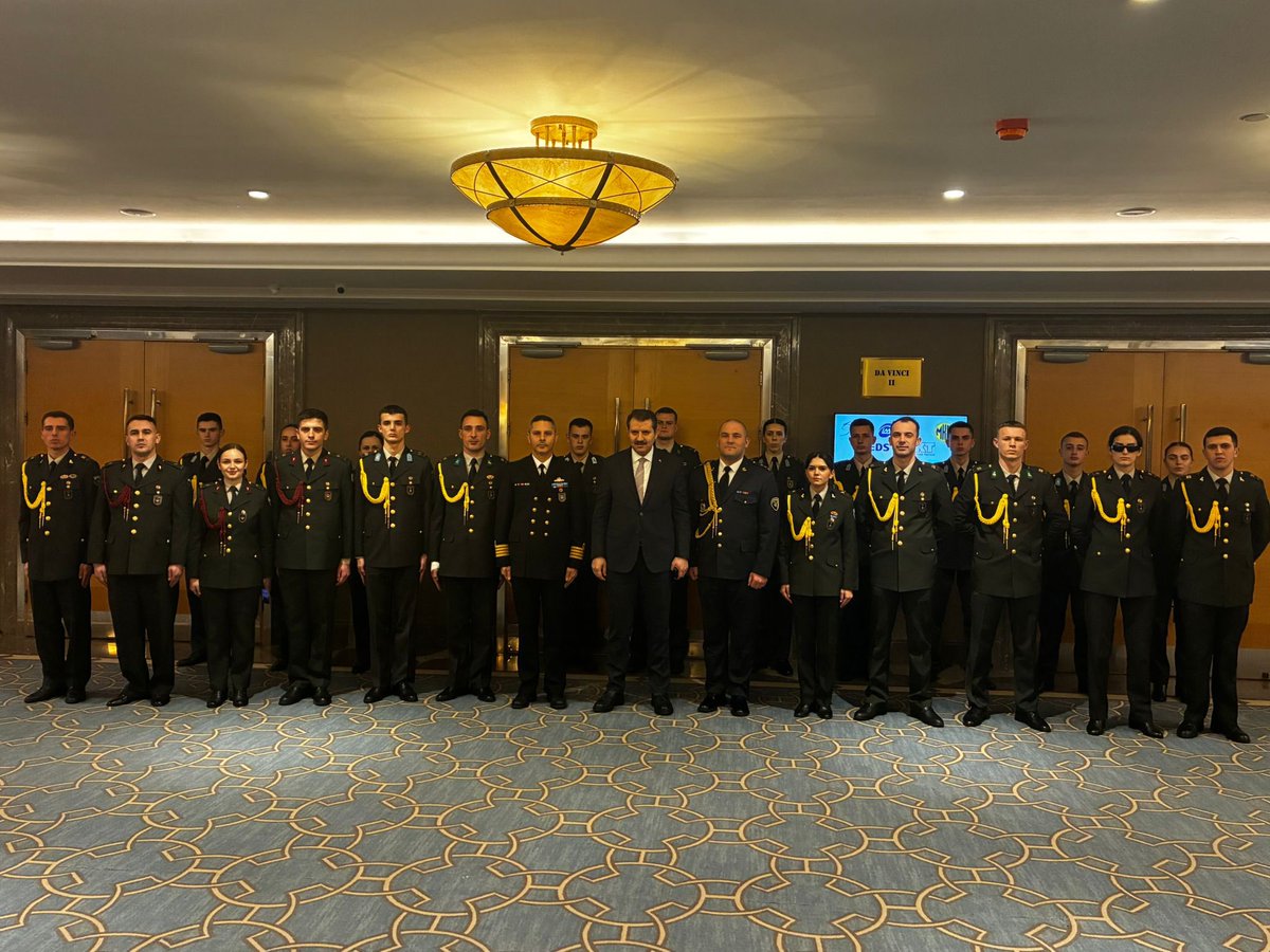 valisalihayhan's tweet image. Dost ve kardeş ülke #Kosova’nın bağımsızlığının 18. yıl dönümü vesilesiyle düzenlenen programa katıldık.

Özgürlük ve egemenlik mücadelesinin simgesi olan bu anlamlı günde Kosovalı kardeşlerimizi en kalbî duygularımla selamlıyor, iki ülke arasındaki güçlü bağların ve sarsılmaz