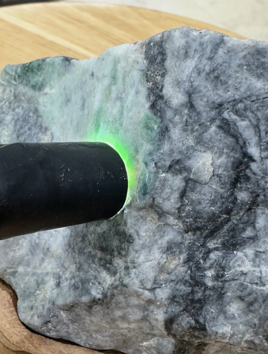 今日のヒスイは、 「黒翡翠⚫️に金山グリーン🟢」です‼️😁 無骨な