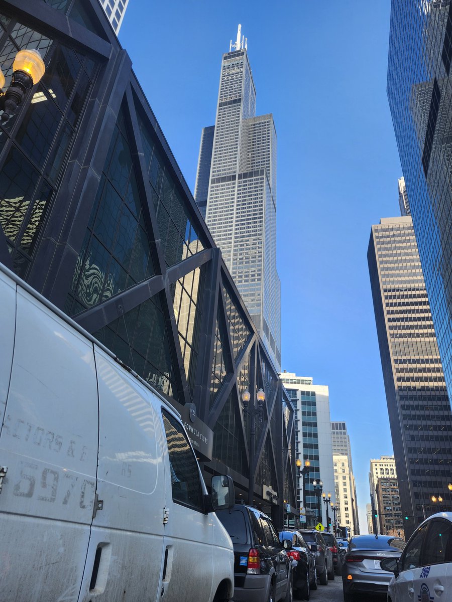 cwharris773's tweet photo. Currently...
#InTheStreets
#Chicago
#SearsTower https://t.co/HApgULSIPD