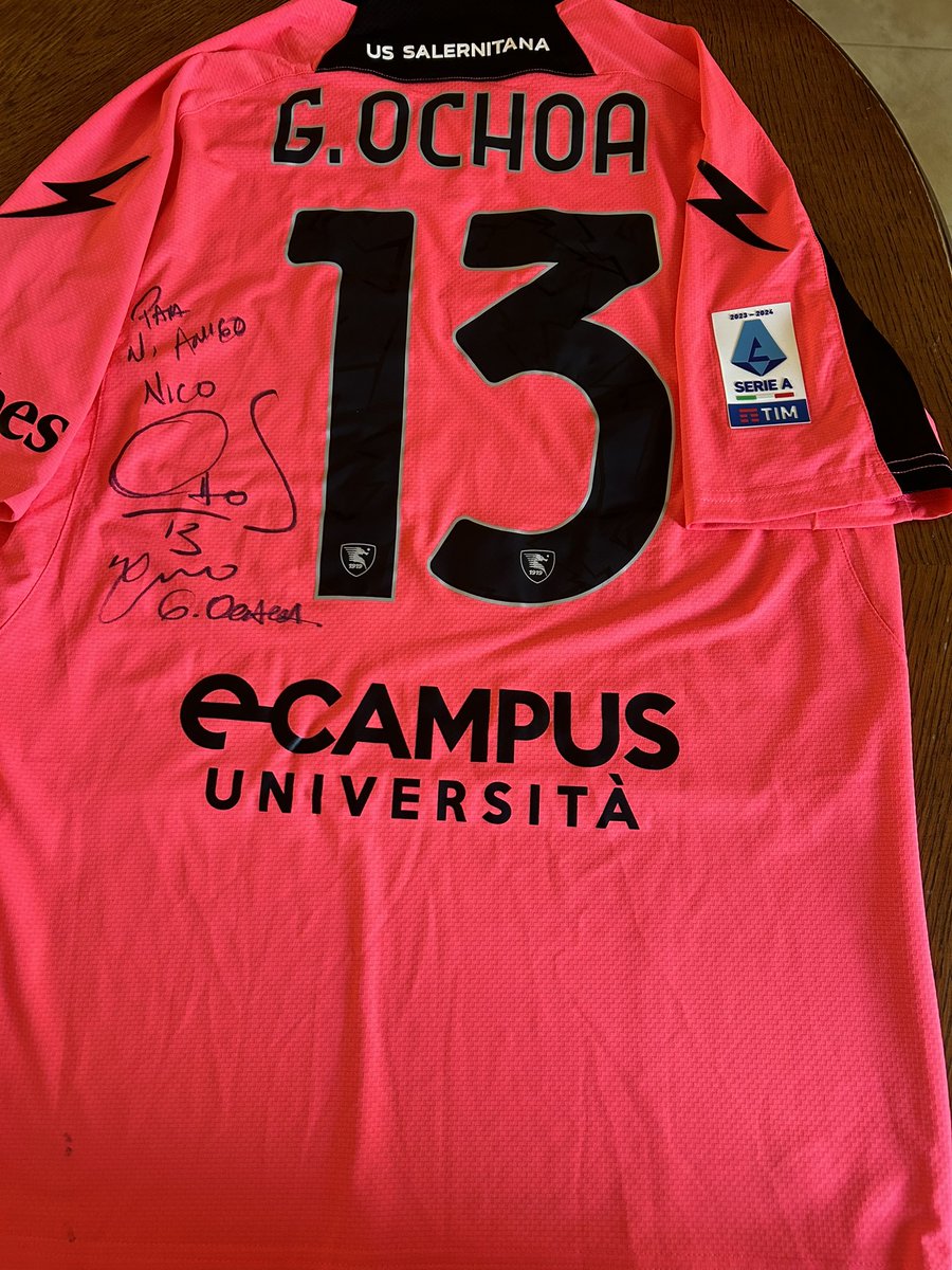 24. Salernitana portero 2024/25

Por los 22 años del debut del mejor portero mexicano de la historia y uno de los culpables de ser americanista. El jersey más especial de todos, de <a href="/yosoy8a/">Guillermo Ochoa</a>. Gracias a <a href="/BillyEscobar7/">Billy Escobar 🏹</a> por conseguirlo
