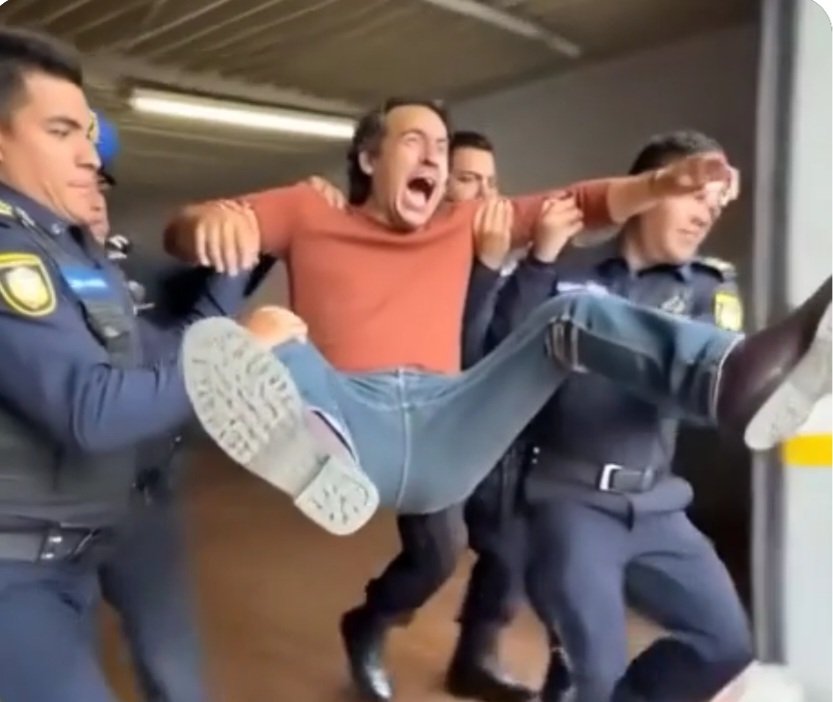 <a href="/MarxArriaga/">Marx Arriaga Navarro</a> NO TE PREOCUPES.

De ser un PENDEJO comunista, pasaste a ser un PENDEJO DESEMPLEADO comunista. 

Al final, seguirás siendo un auténtico PENDEJO.
#MorenaCuevaDeDelincuentes #MORENAesCORRUPCIÓN 
#comunista #SEP #CHAIROSPEJENDEJOS