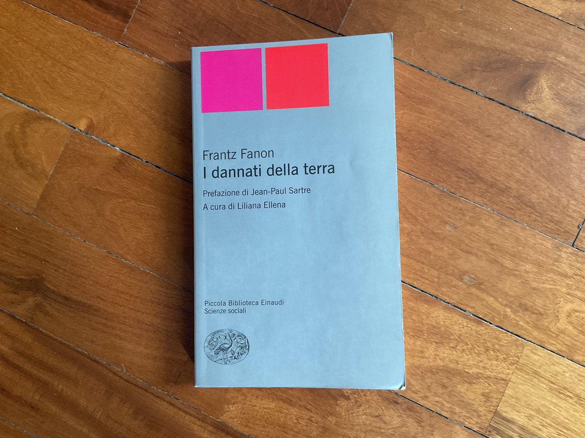 «Appena il colonizzato comincia a premere sugli ormeggi, a preoccupare il colono, gli vengono spedite anime buone che, nei “congressi di cultura”, gli espongono la peculiarità, le ricchezze dei valori occidentali».

Frantz Fanon, I dannati della terra. 1961.