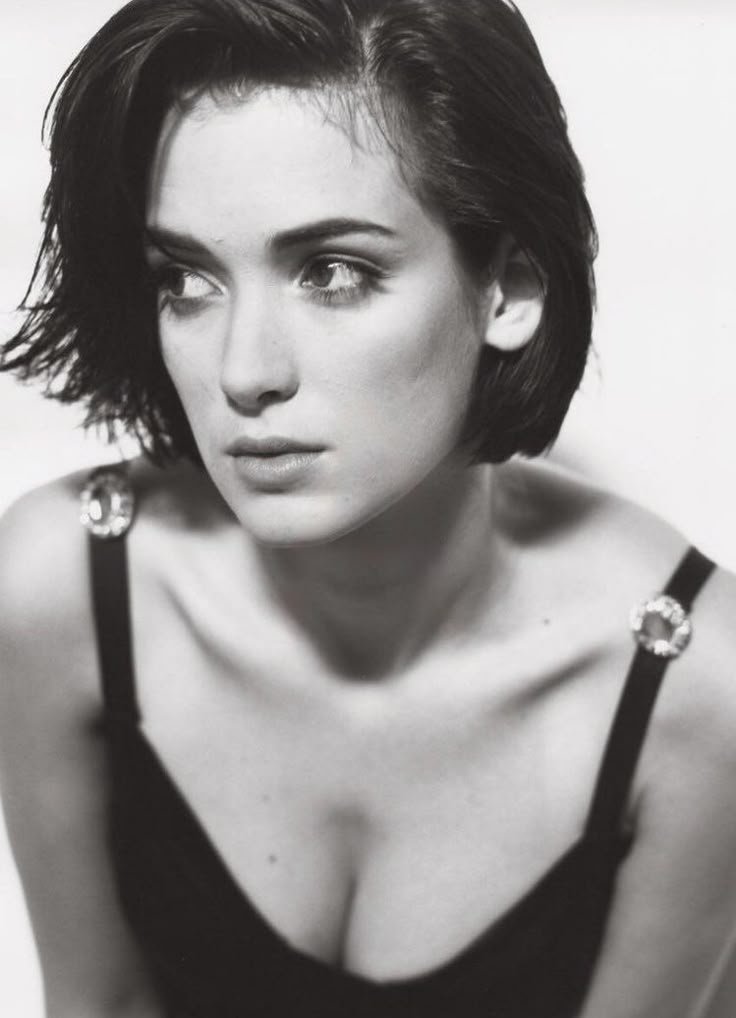 distractedfilm's tweet image. THE 1990s:

Winona Ryder.