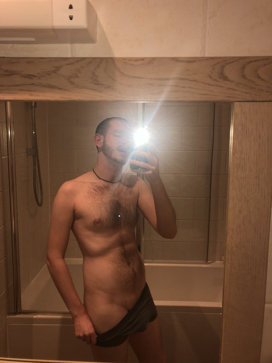 OnlyBoyLeft tweet media