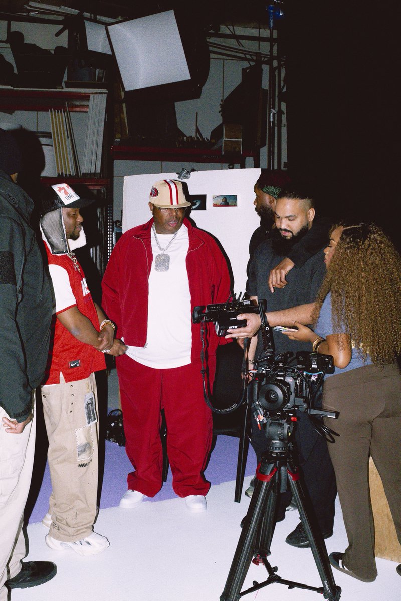 iamsydneywelch's tweet photo. “i’m everywhere like air and i show up” 🗣️ - @E40
my Bay Area heart is hella grateful i got to be a PA on this music video. “BRIDAL SHOWER (REMIX)” by Hit-Boy & Spank Nitti James ft E-40 out now!!!
s/o to Film Crü for the opportunity 🌊❤️#WestCoastforever #FreeSpank https://t.co/tL1aVS5jpM