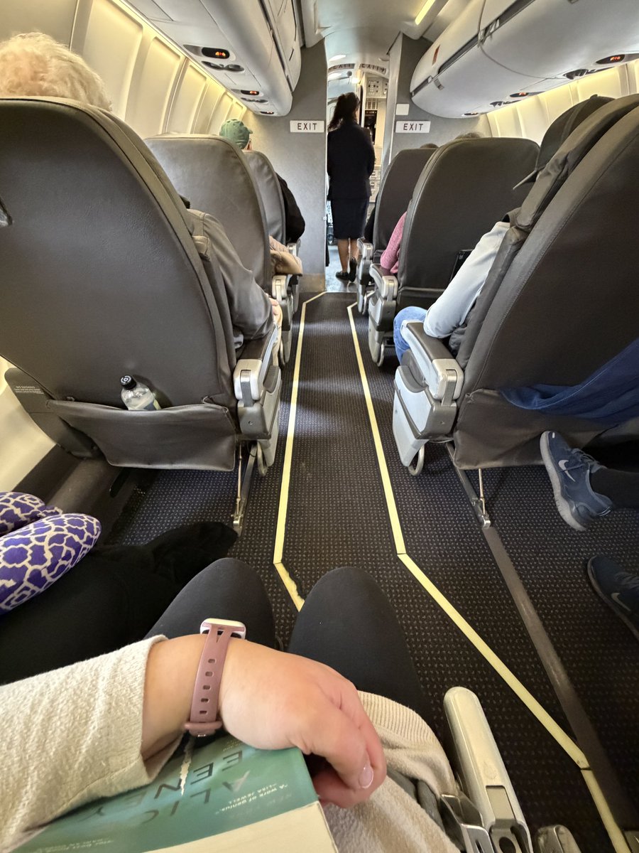 _krstnlgh's tweet photo. @AmericanAir I paid nearly $300 for a seat in Main Cabin Extra that’s literally in the aisle—no leg space, constantly bumped and pushed while we sat for hours. I’ve never felt so uncomfortable on a flight. This seat shouldn’t be operational. Would appreciate a response. https://t.co/v5mpzK7lla