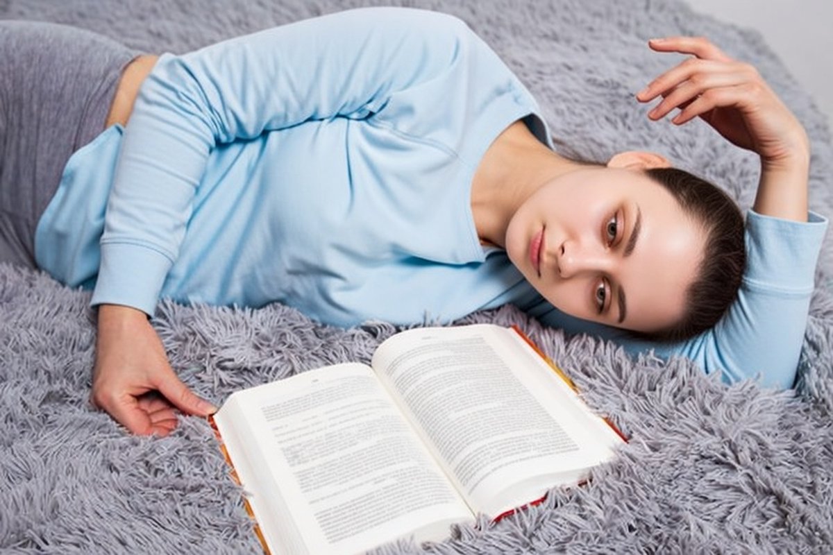 Finir un #livre n'est pas une obligation. Les vrais lecteurs savent refermer un texte quand il ne leur parle plus. #Lire par « devoir » anesthésie la curiosité ; lire par désir l'aiguise. L’ennui n’est pas une faute : c’est le signe qu’il est temps de passer à autre chose.