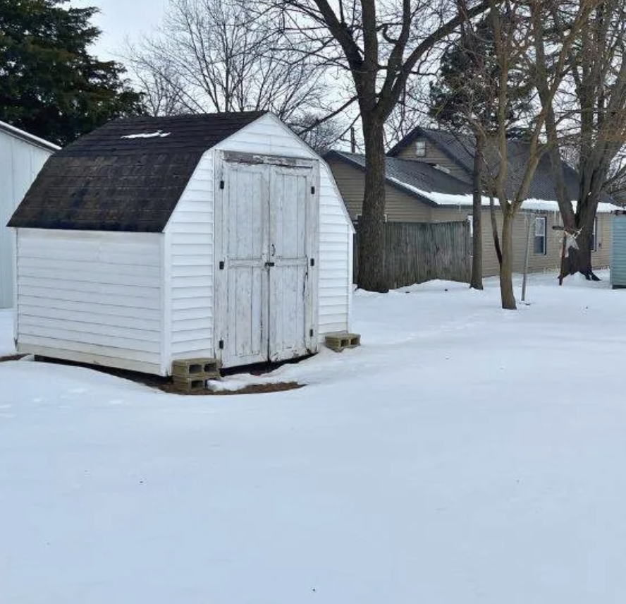 oldhouseunder50's tweet image. $48,000
#BudgetFriendly Two Bedroom #Illinois #Home. With some elbow grease this home could be so cozy. 
oldhousesunder50k.com/budget-friendl…