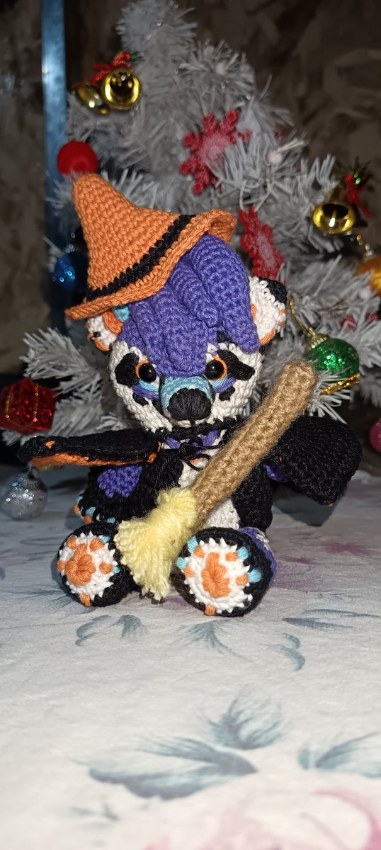 NakiOficial's tweet photo. ¦ ¿Quien es Reikyo? 😻 ¦

Es un gran dibujante tanto como creador, como comisión de fursonas.

Hace contenido y tutoriales en la plataforma de Tiktok. 

Su fursonas es una mezcla de zorro/lobo, su nacionalidad es Mexicana, le gusta que se dirígan como El.

Conocelo tu mismo! https://t.co/K2D9jIBN8c