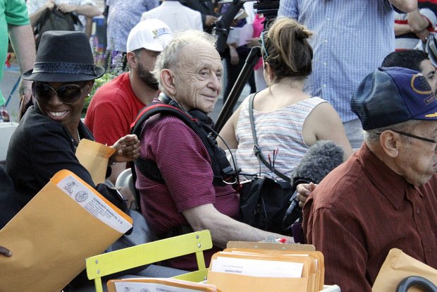 Frederick Wiseman dead at 96

nytimes.com/2026/02/16/mov…

Here he is at a Community Board 3 meeting in 2014 as he filmed “In Jackson Heights”