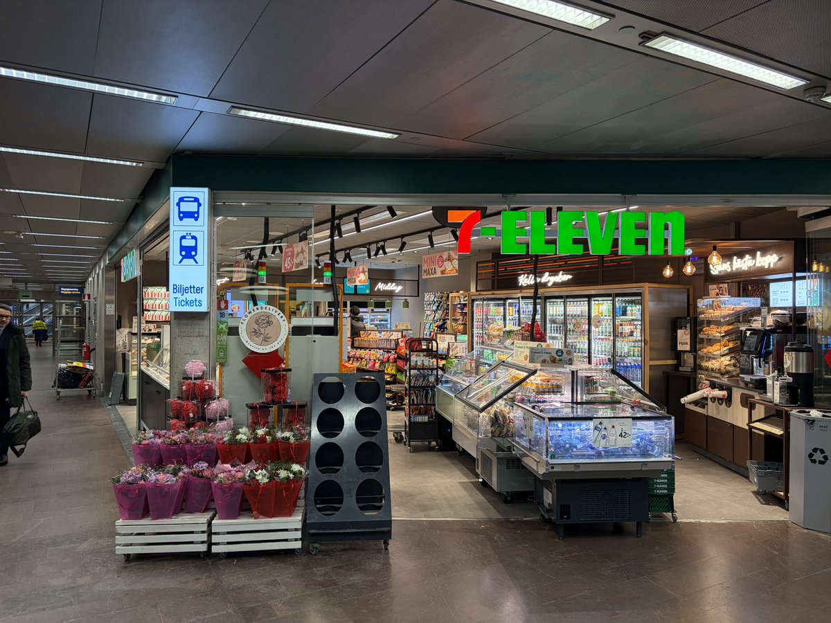 セブンイレブンにきたけどアイカツカードなさそう