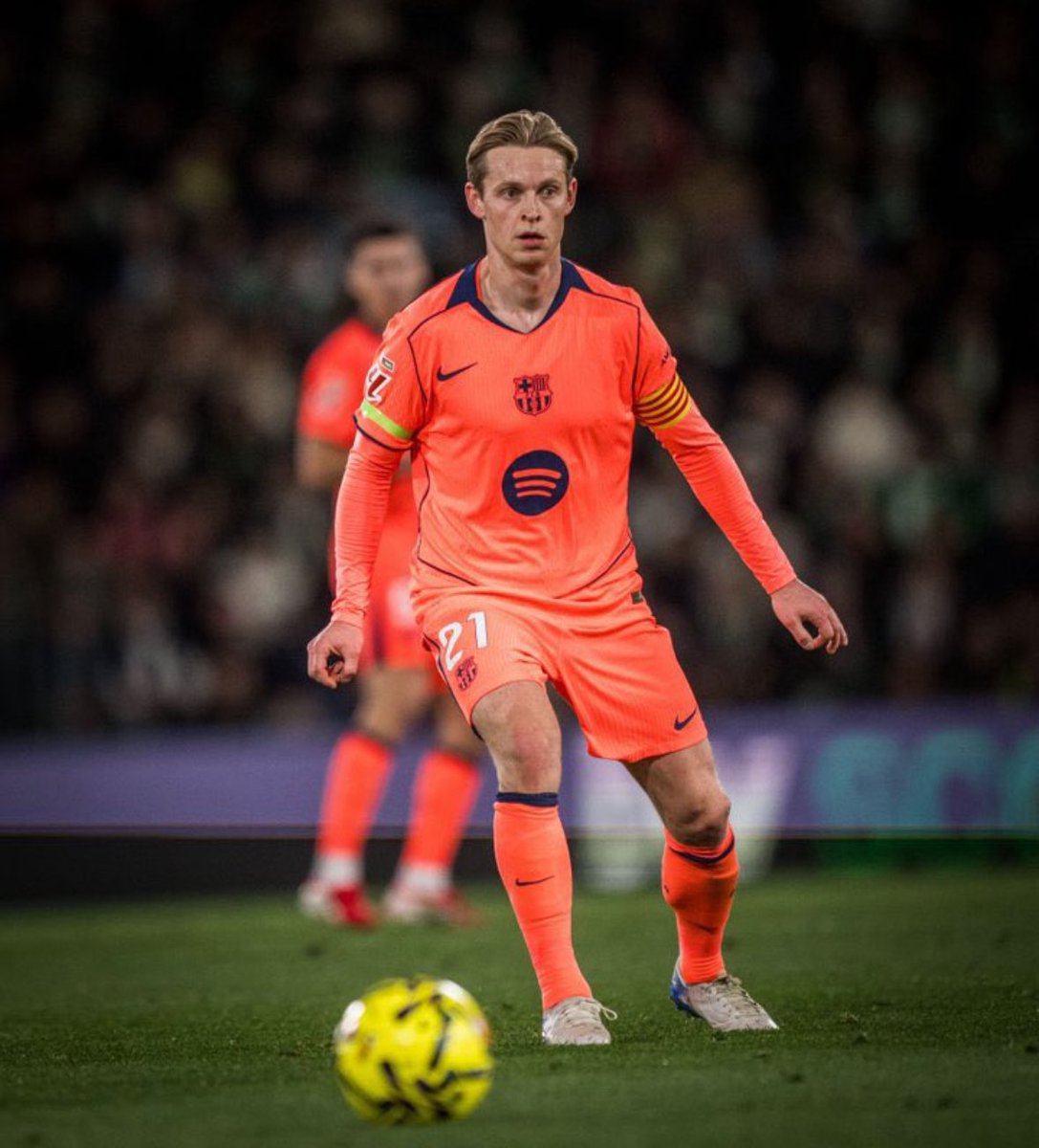 KENAPA KITA HARUS KRITIK KERAS FRENKIE DE JONG?

Utas singkat.