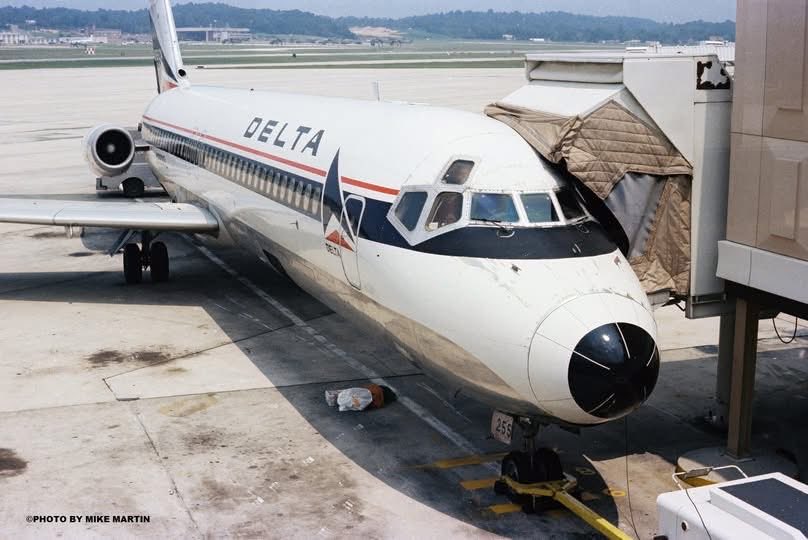n194at's tweet photo. Delta Air Lines
Douglas DC-9-32 N3339L
BHM/KBHM Birmingham Intl Airport
August 7, 1979
Photo credit Mike Martin
#AvGeek #Airline #Aviation #AvGeeks #Douglas #DC9 #DeltaAirlines #KBHM #Birmingham @BHMAirport #BHM @Delta 🇺🇸 https://t.co/Aa9MvtxKUC