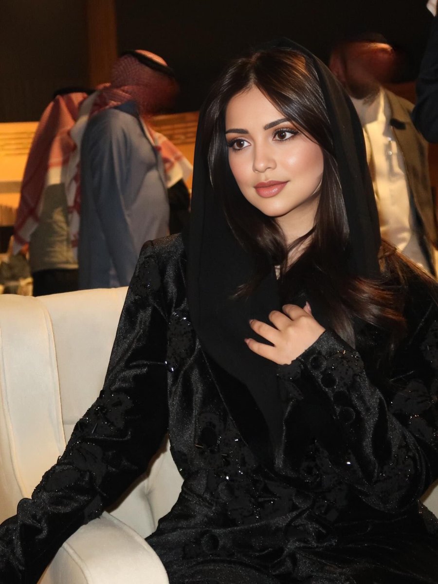 سؤال للنقاش؟

هل يستطيع الرجل إكمال حياته بدون امراة ؟؟