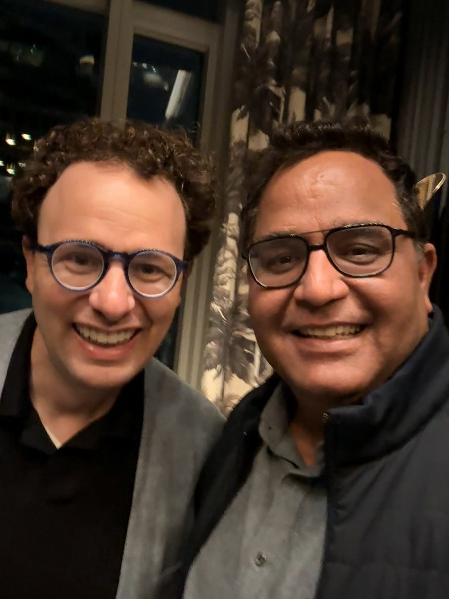 UremO_24's tweet image. Reliance Industries stock rallied after rumours of partnership with #Anthropic 

Meanwhile PAYTM CEO has actually posted a picture with him. How much #paytm stock will rally now ? 🚀🟢

t.me/uremo24