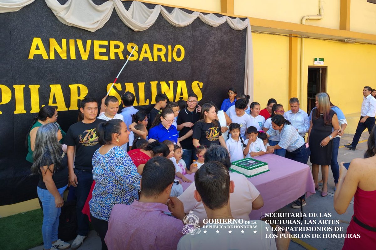 SECAPHN's tweet photo. #EspacioArtístico | 🎶❤️
La SECAPPH, a través de la Marimba Nacional “Alma de Honduras”, celebró el 78 aniversario de la Escuela para Ciegos Pilar Salinas, acompañando a estudiantes, docentes y familias en una fecha tan especial.
#SECAPPH #Artes #Música #MarimbaNacional https://t.co/SLNxfMSoR7