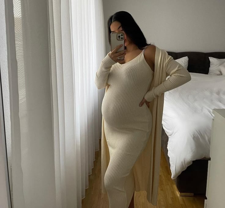 𝑺𝒆𝒍𝒆𝒏𝒆 𝑲𝒉𝒂𝒕𝒂𝒓𝒊𝒏𝒆 tweet media