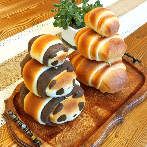 KHY3cUX5uT6Fx6C こちら「焼きたてパンダ」のバターロール、つまり
