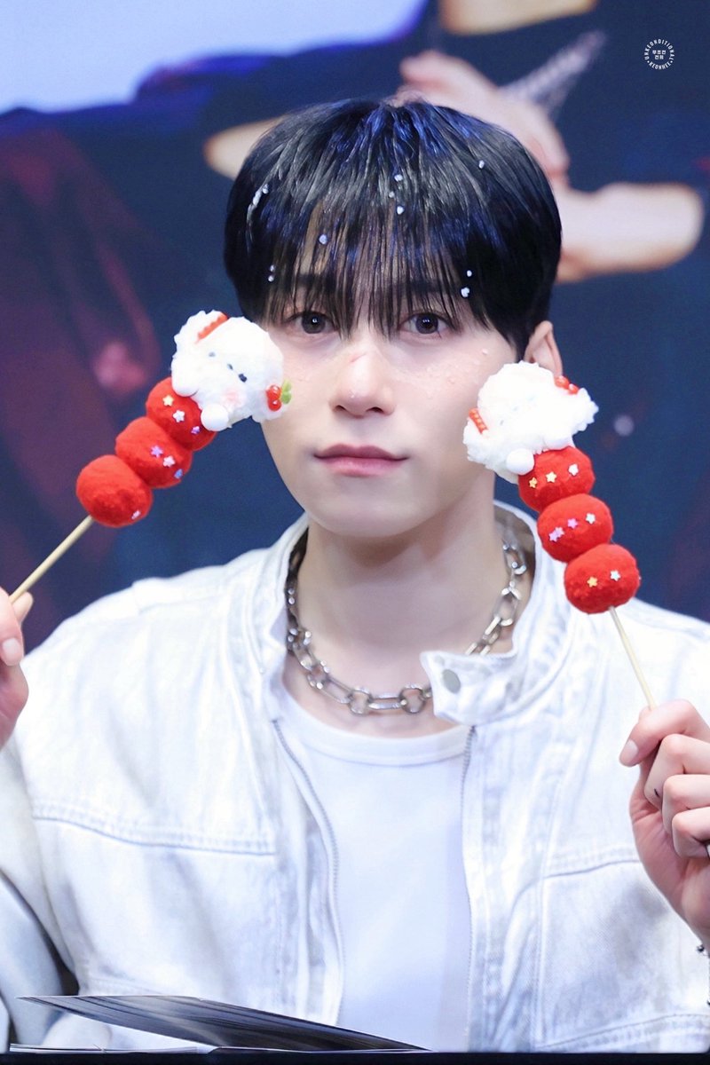unkeonditional's tweet photo. [ 260131 ]

새해 (🧧) 많이 받으세요
         (🧧)
         (🧧)
            ||

#KEONHEE #건희 #ONEUS #원어스 https://t.co/UeJsMteN9C