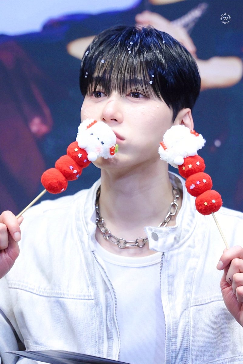 unkeonditional's tweet photo. [ 260131 ]

새해 (🧧) 많이 받으세요
         (🧧)
         (🧧)
            ||

#KEONHEE #건희 #ONEUS #원어스 https://t.co/UeJsMteN9C
