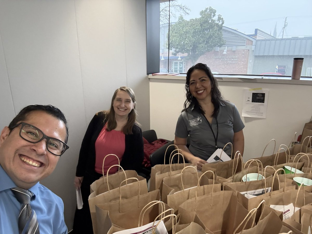 RudyChem's tweet photo. Great session with our CPE teacher cohort learning how to implement STEAM. It is inspiring to see early childhood educators intentionally designing learning experiences that build curiosity, creativity, and problem solving. #ChildPlayExplore #EarlyChildhoodEducation #csforca https://t.co/RpZSks2t5W