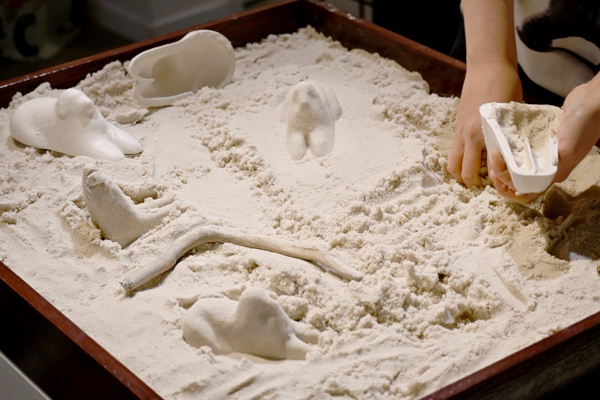 suisui531's tweet photo. Sandbox
2025
砂、伏せる犬の砂遊びモールド、座る人
の砂遊びモールド、流木、木箱
722×572×71mm https://t.co/vqXSmghCFk