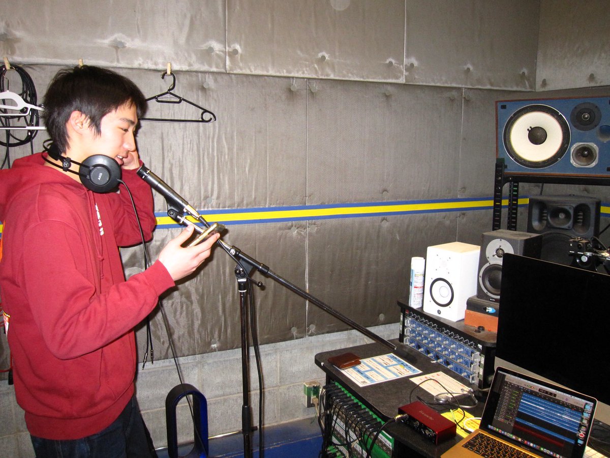 ASIAN_GROUND's tweet photo. そういえばアジアンは今絶賛EP制作期間に入ってます！先日ひとまずレコーディングが終わったのでその様子チラ見せしちゃいます📷️
DIYすぎるレコーディングで楽しかったなぁ〜、音源公開お楽しみに！
by Jay(STAFF)

#asianground
#アジアン
#インディーズバンド https://t.co/D4a5A0sA3I