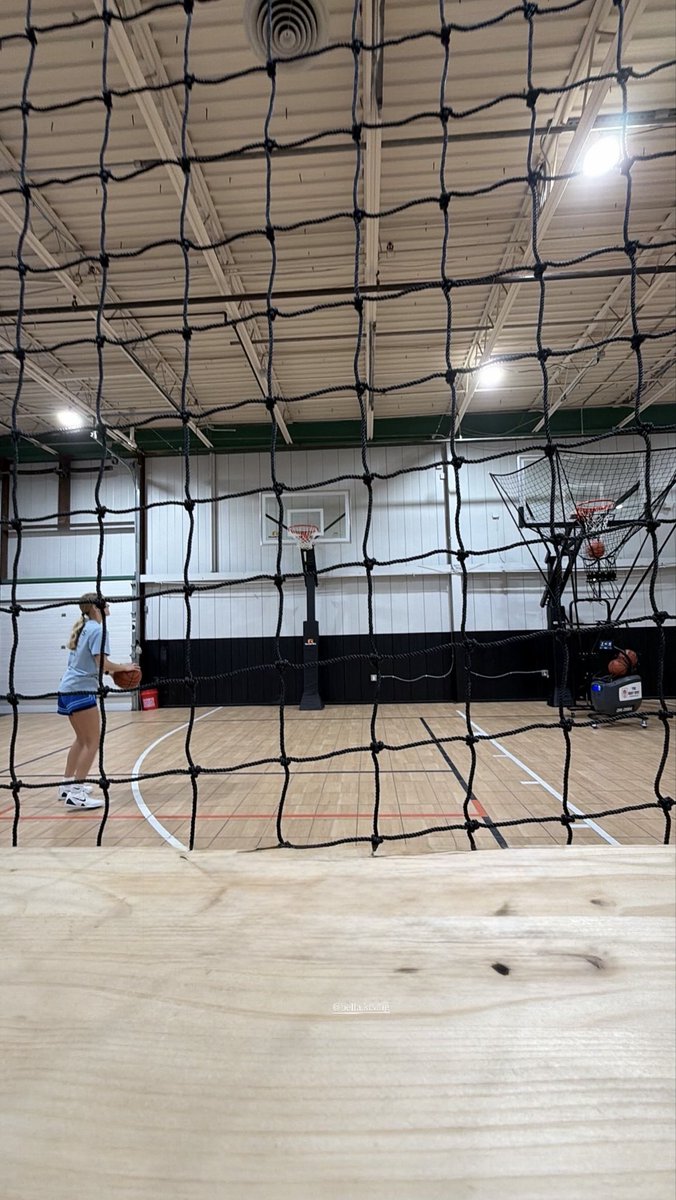 IsabellaKeling's tweet photo. 5’10 SG | Class of 2028| 3.8 GPA

High school season’s over. I’m not. Still working. 🎯

#StudentAthlete #ClassOf2028 #girlsbasketball #prospect #basketballtraining #womensbaaketball #collegebaaketball https://t.co/aWuIVk6cuo