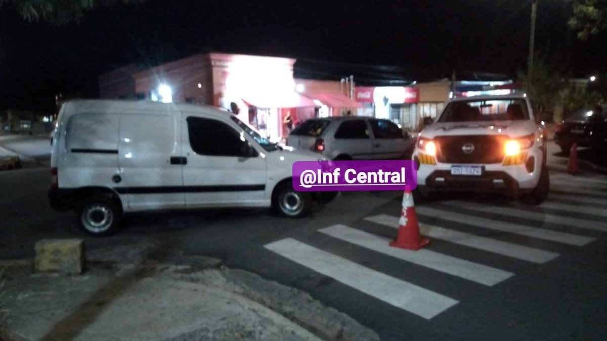 infcentral's tweet photo. 🚨 Asesinato en Rocha :- Un hombre fue asesinado esta noche en plena vía pública en la ciudad de Rocha. El hecho ocurrió en calle Lavalleja casi Ituzaingó

Según información primaria, la víctima —masculino mayor de edad— presentaría una herida de arma blanca https://t.co/iHXlvv4kl8