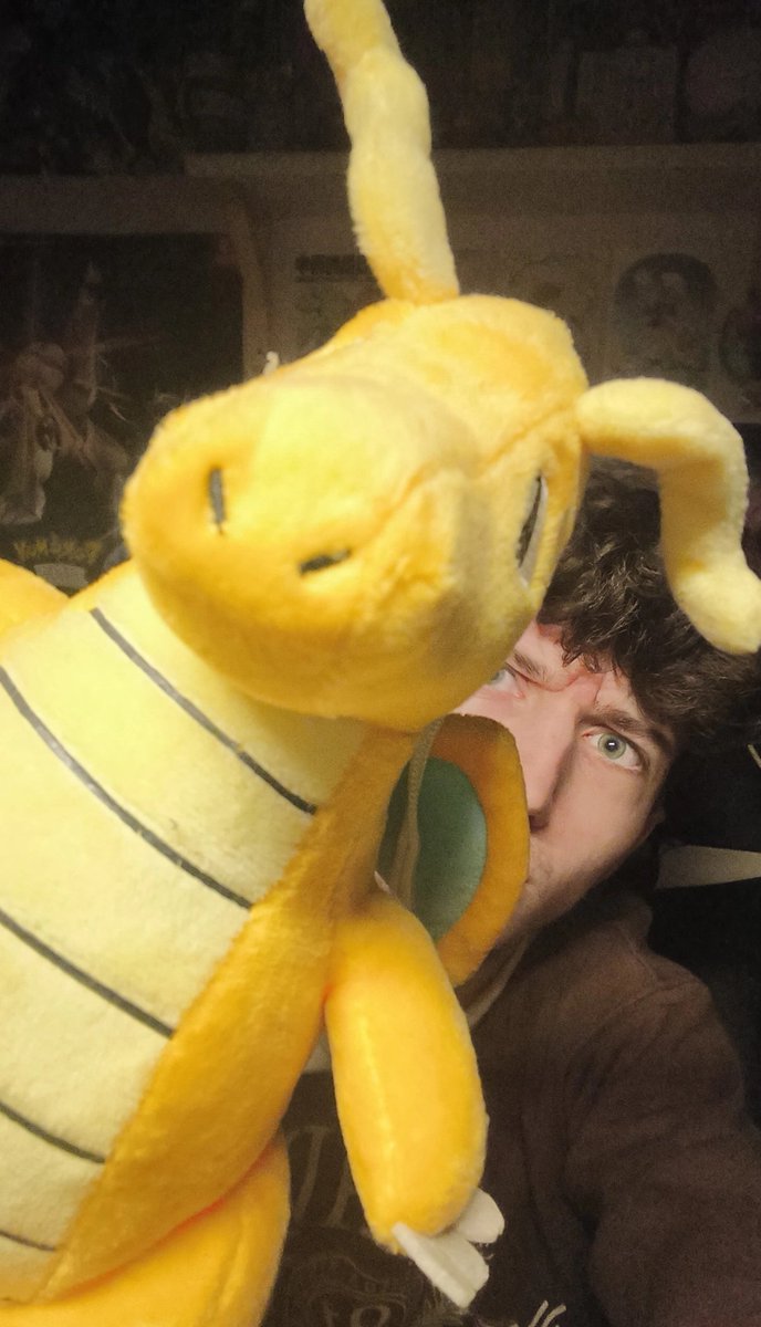 Mi grandullón por fin os puede saludar 😭🧡🐲

Si no le saludas de vuelta eres mala persona.